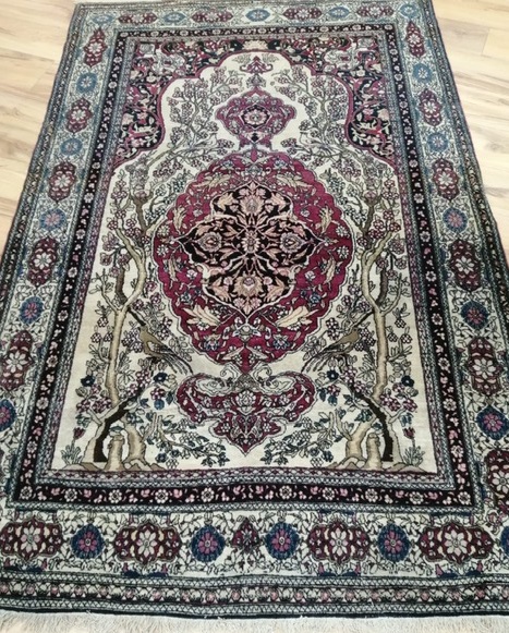 A Kashan rug 200 x 134cm